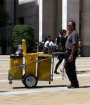 Müllentsorgung am Paternoster Square, London